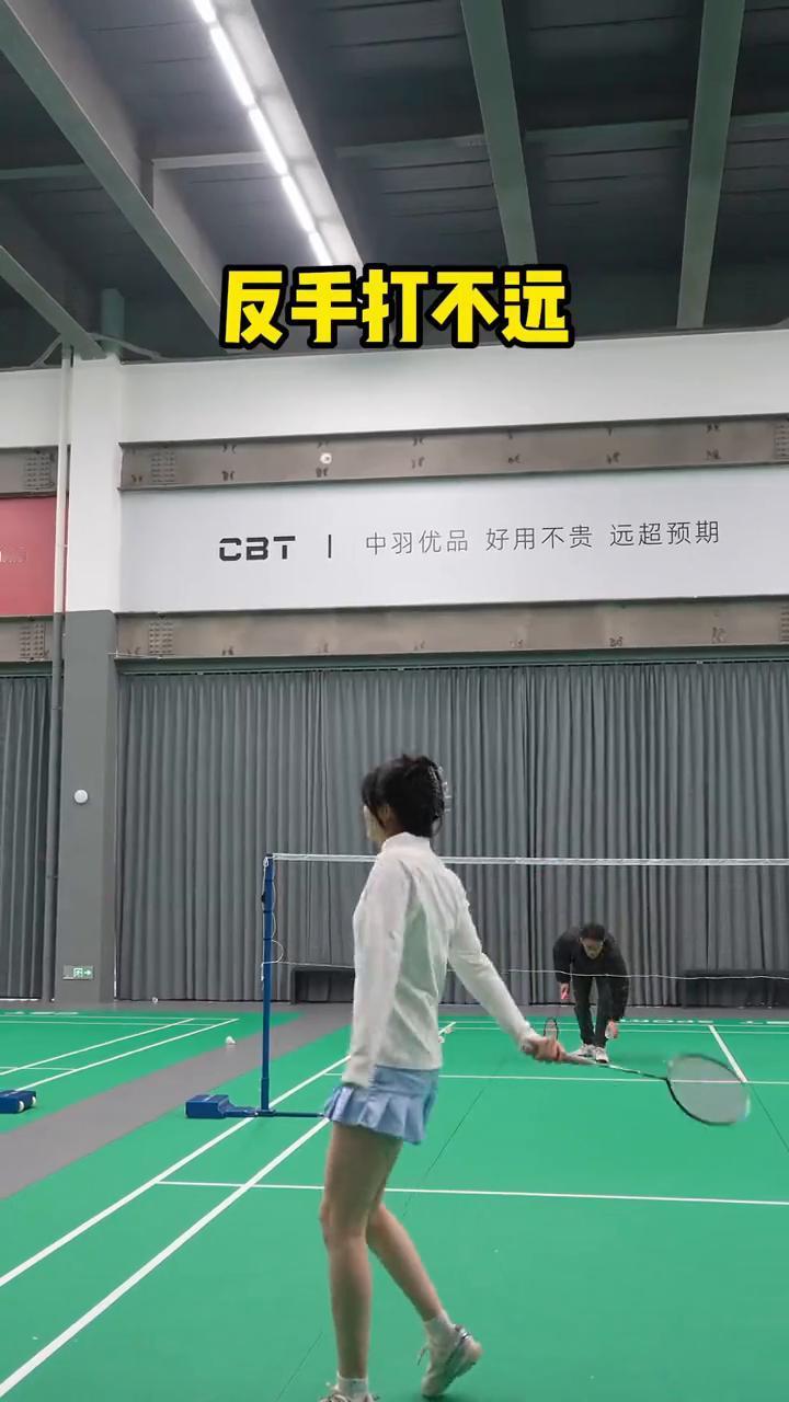 4个基本技术发力小技巧。
·杀球压不下，你就握拍往下握，击球点前移。
·扑球总下