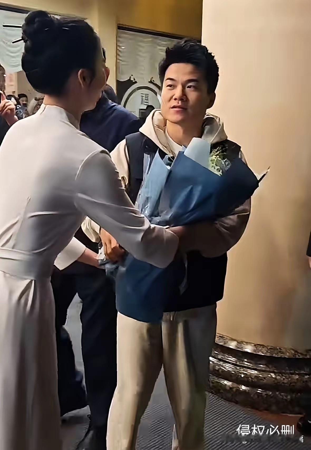 好久没看董宇辉了，这是什么传统文化，把董宇辉吓到了。

不要搞特殊，这也不是董宇