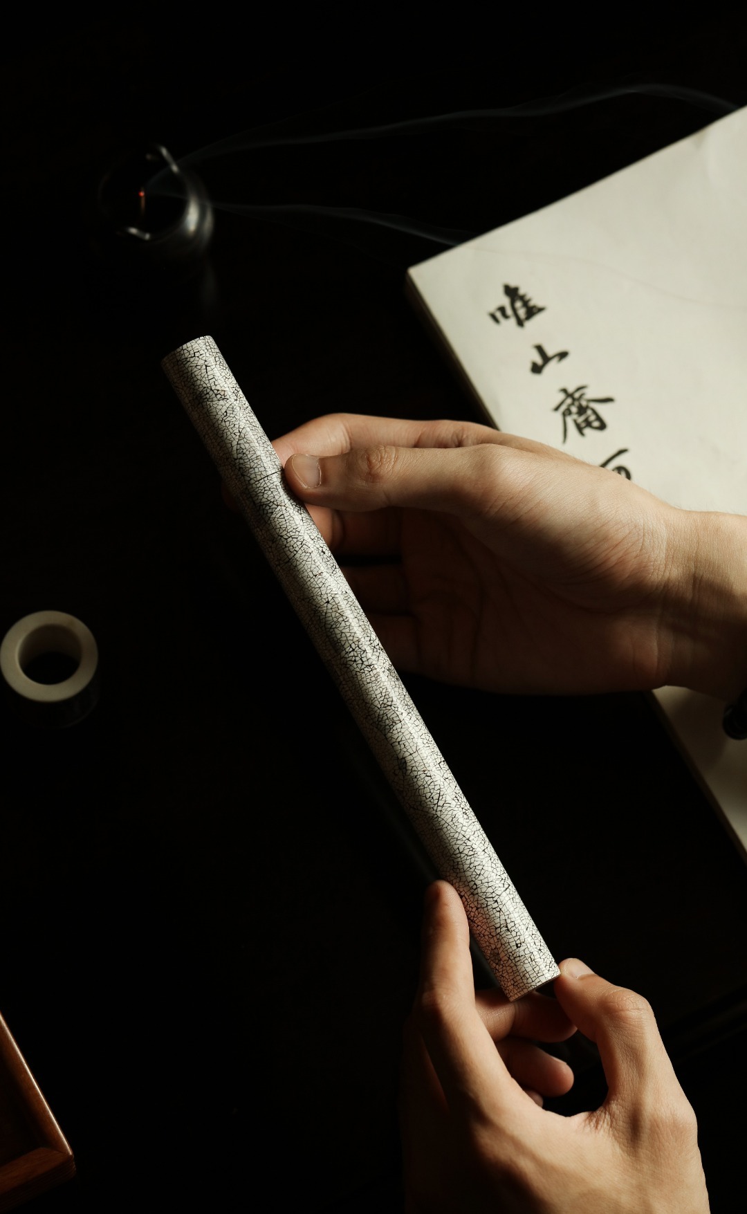 紫光檀x大漆蛋壳 | 香筒紫光檀为胎，天然大漆制作，工艺繁复细致，逐层髹漆打磨，