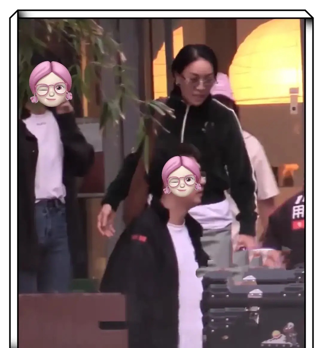 58岁那英现身录音棚，梳着双马尾，一身休闲装扮，松弛感十足！ 