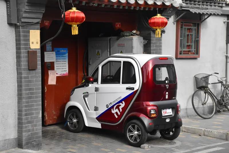 应该进行管控。首先，从源头上看，生产制造企业必须持有国家颁发的生产许可证，生产出