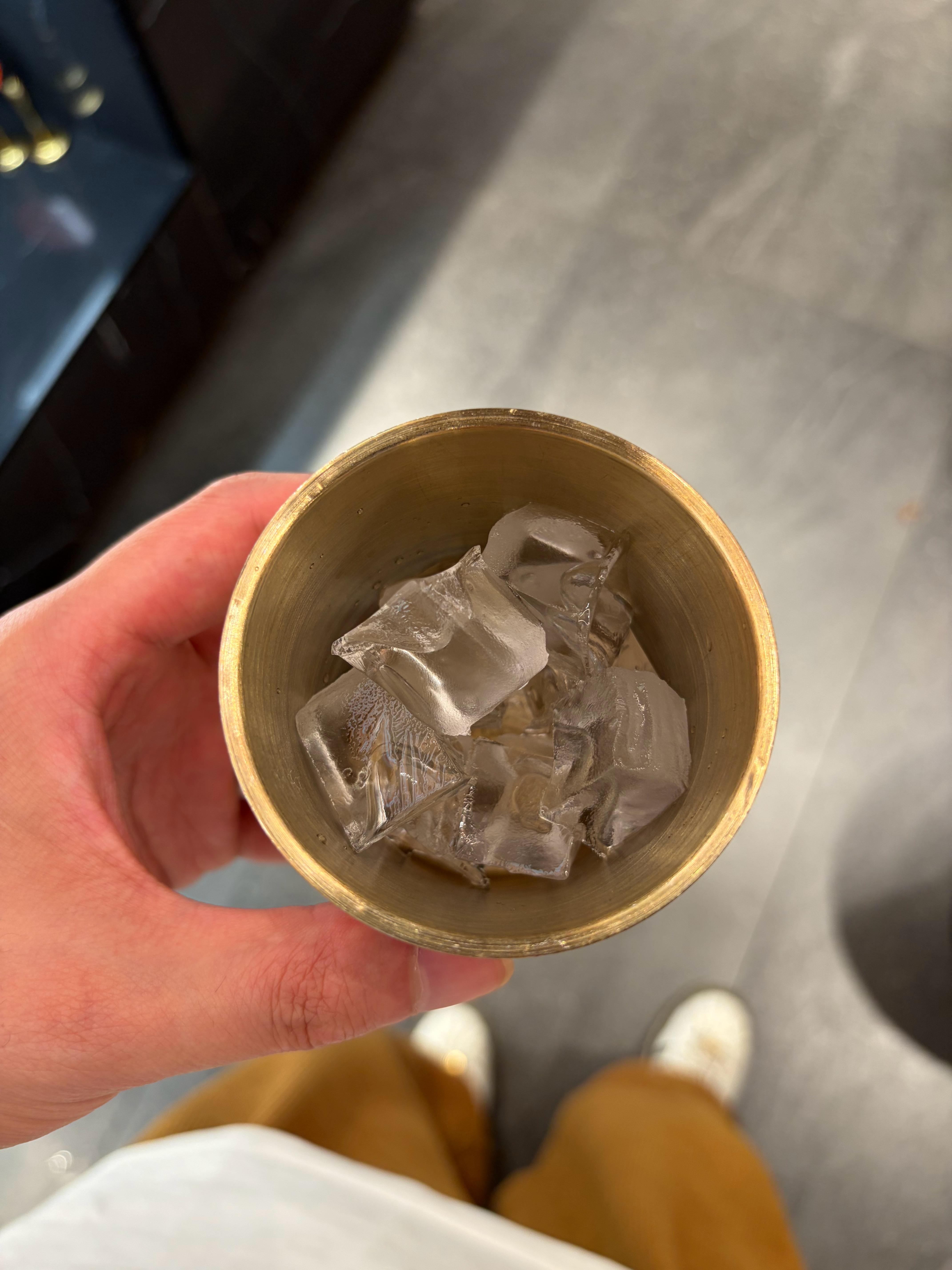 来点冰的提提神~晚上有个局，单身狗看到别人成双入对不是滋味 