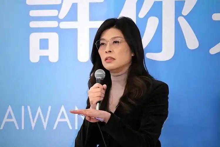 [浮云]万万没想到，郑丽文真的官宣了，她要向全世界证明，两岸根本不用走到那一步。