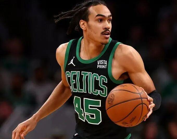 山东高速男篮今天下午在完成内部相关手续后，率先公布了与前 NBA 球员班顿的签约