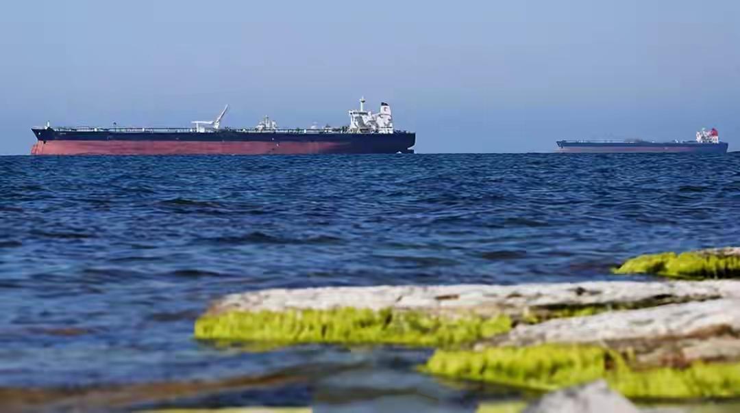 霸权反噬！美国封委内瑞拉捅马蜂窝，伊朗硬气反制，多国联手声讨