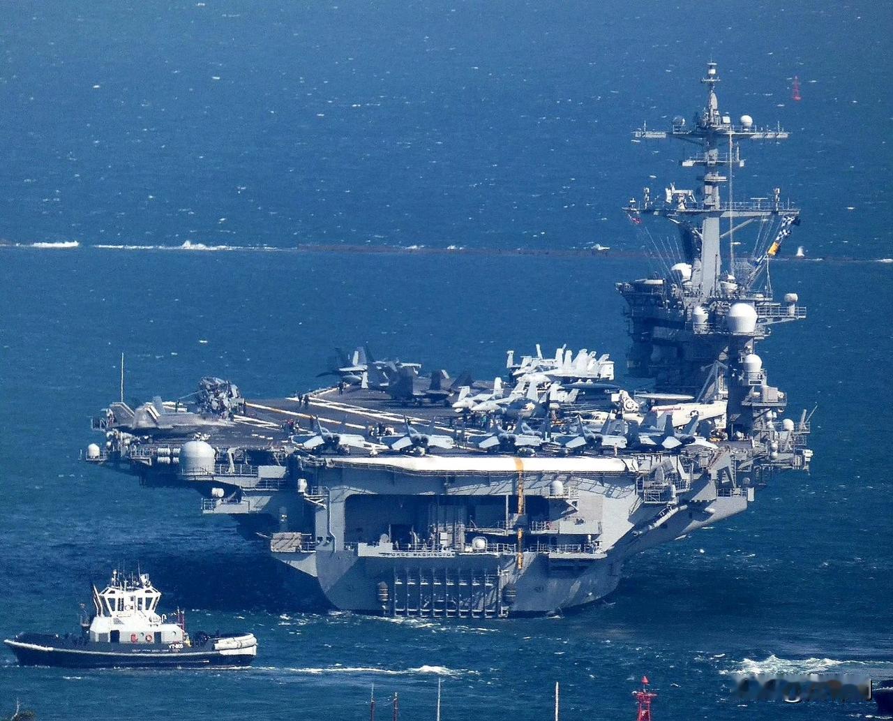 它搭载F-35C隐身战机、E-2D预警机与MQ-25无人加油机，打击半径扩展至2