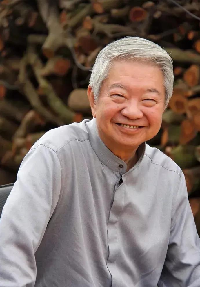 蔡澜说：
“人生一定不要追求圆满，
人旺财不旺，财旺人不旺，
人财两旺寿不长。