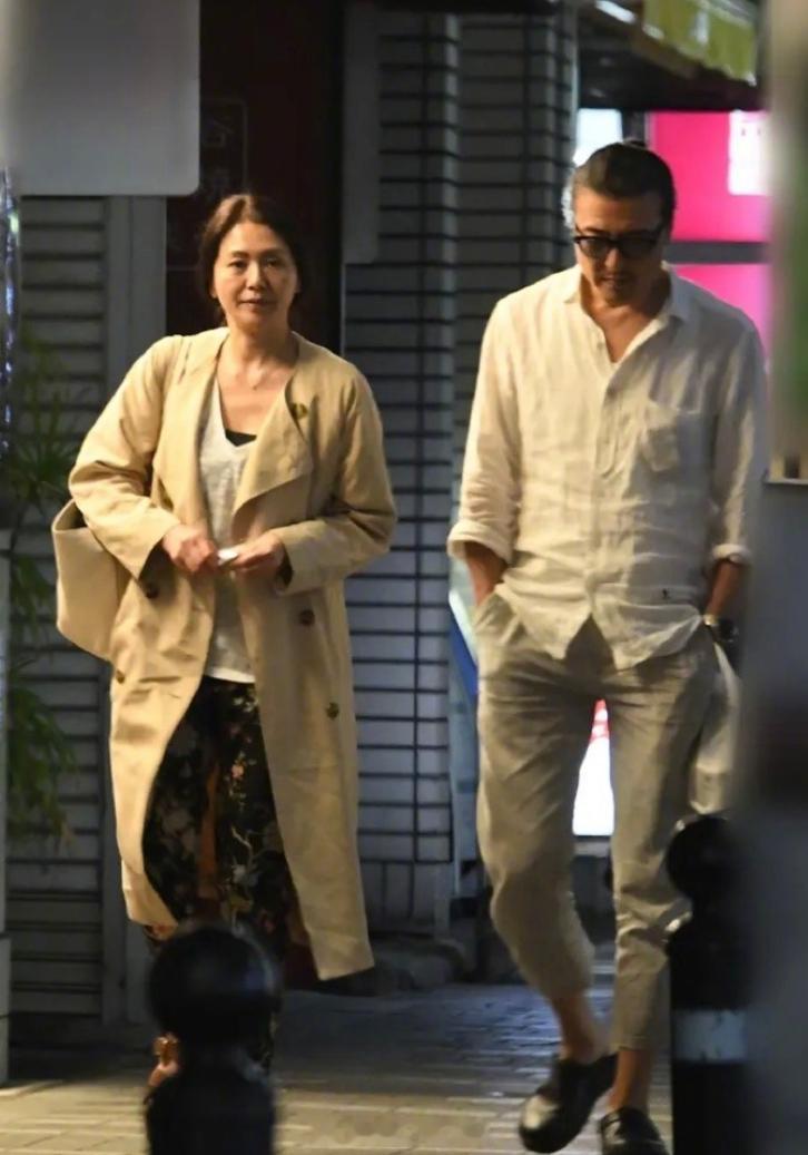 曝小泉今日子丰原功补分手 据日媒，有知情人士透露，小泉今日子已与丰原功补分手：“