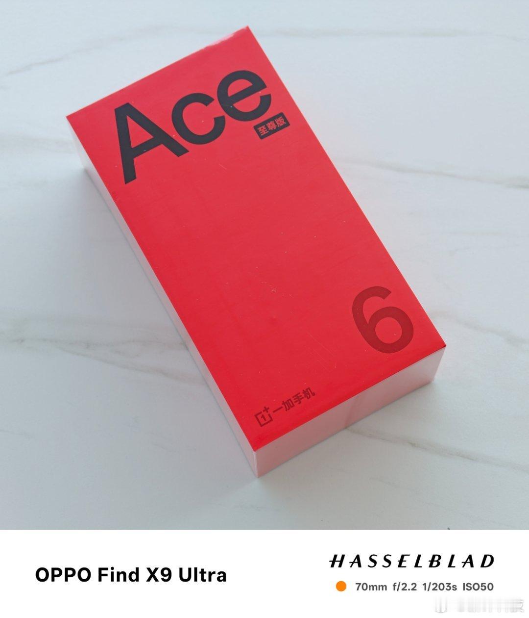 我们买的一加Ace6至尊版零售机到货了，买的是王牌觉醒主打配色，12+256GB