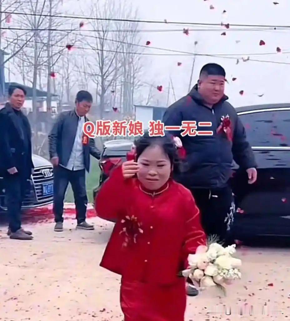 近日，河南一场极具反差的婚礼在短视频平台火速刷屏，悬殊的身形差距让无数网友侧目，