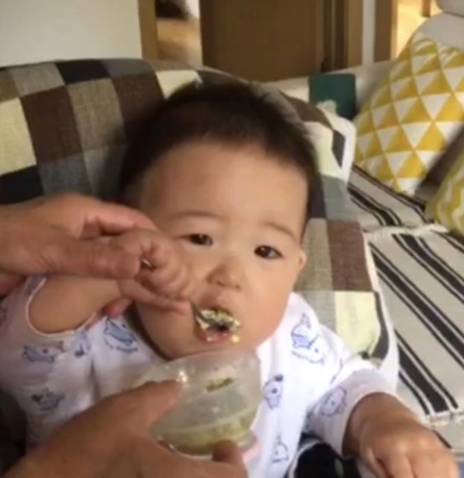 不知道你们那儿有没有这个说法：“外孙是姥姥家的狗，吃完就走！”我可见识过，我们家