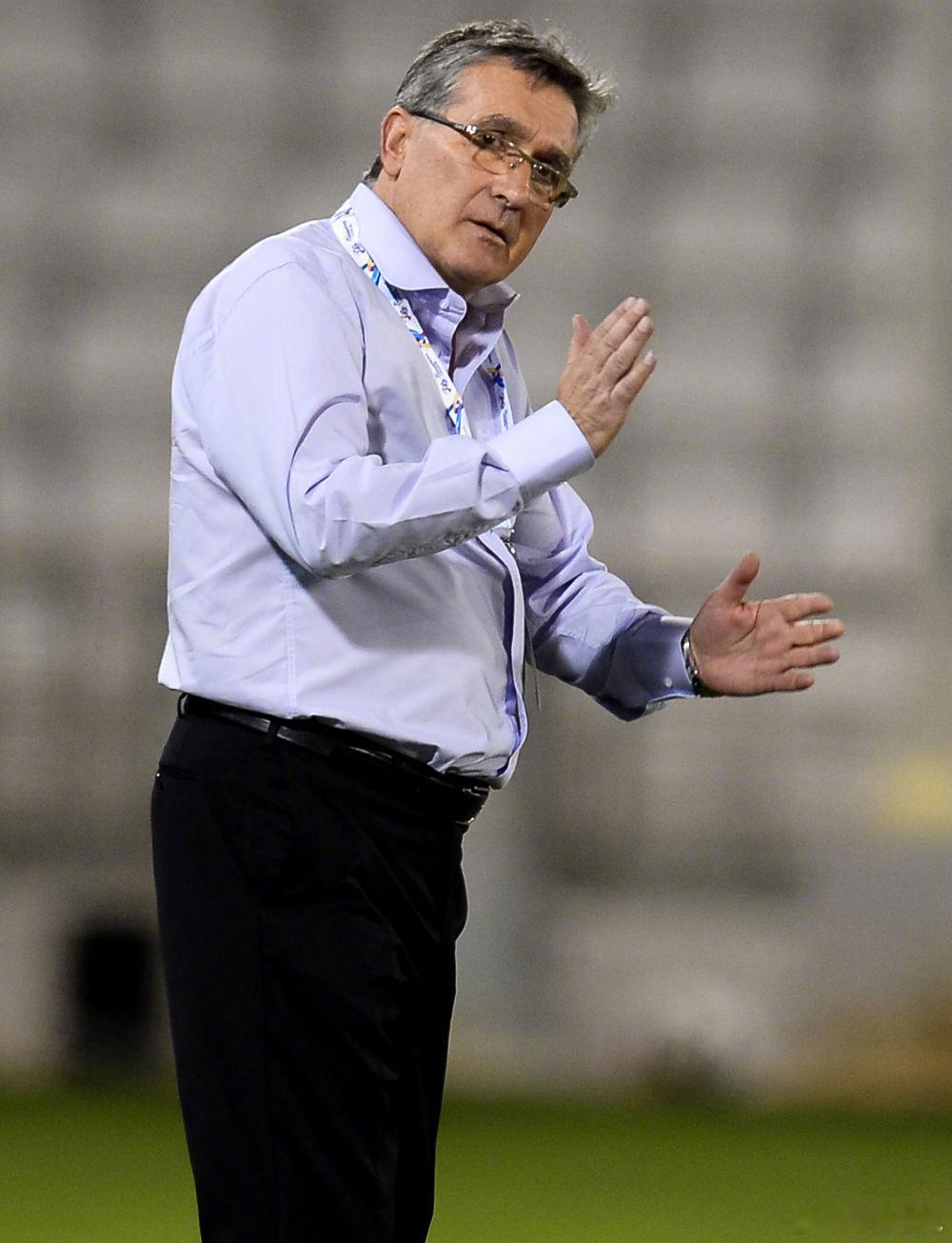 【前国足主帅伊万42年执教生涯划上句号】北京时间30日下午，71岁的伊万科维奇向