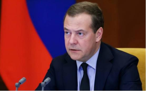 “如果美国敢把核武器给乌克兰，俄罗斯可以考虑把核技术卖给美国的敌人”，梅德韦杰夫