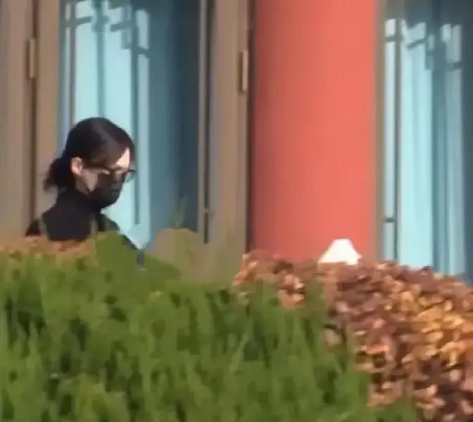 一觉睡醒
 
是不是全网都知道了。
 
昨夜起，关于唐嫣和罗晋婚变的传言再度刷屏