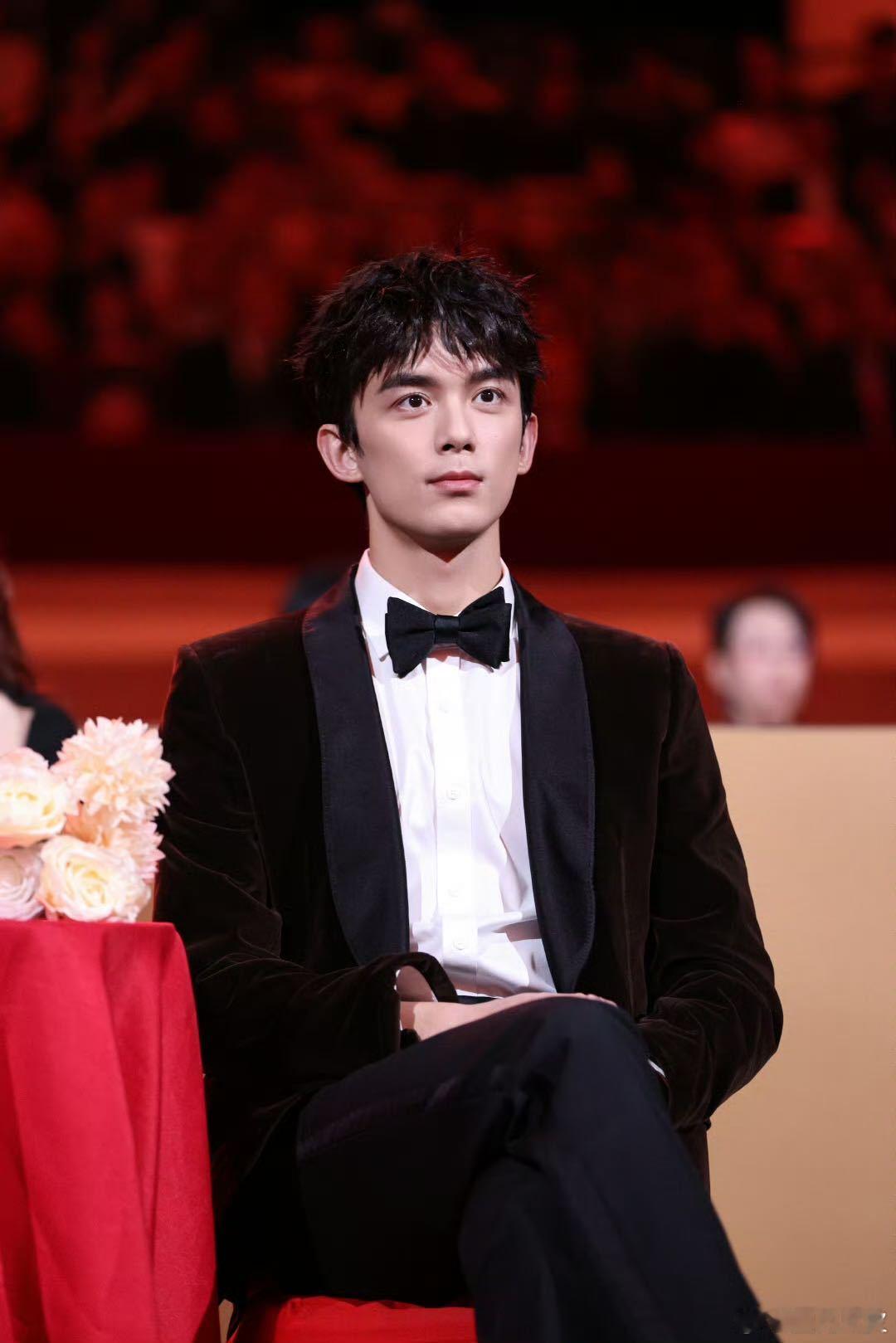 吴磊说要向世界讲好中国故事吴磊一直是一位兢兢业业的演员 ​​​