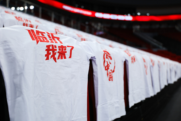 中国女篮今晚中国女篮热身赛临沂站，对阵波黑女篮，也是宫鲁鸣指导重新执教女篮首秀，