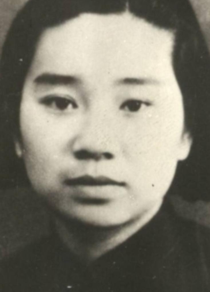 1941年，朱凡被俘，日军见普通酷刑无法让她开口，就把她带到湖边，将她的双腿分别