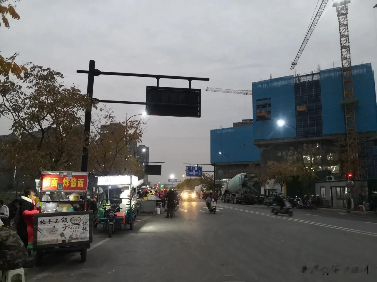上联：贫在闹市无人问，下联怎么对富在深山有远亲！