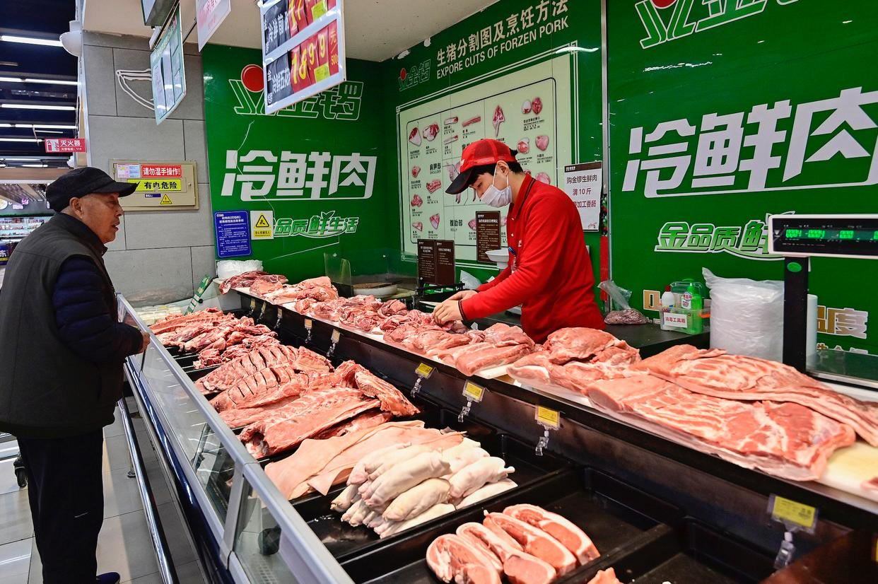 据商务部网站周四发布消息，为维护猪肉市场平稳运行，更好发挥中央储备调节作用，近期