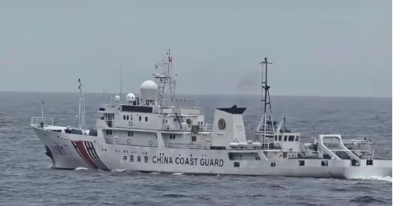东沙爆发激烈对峙，台中舰威胁采取行动后，直接提速对着大陆海警船冲了过去，奉命撞舰