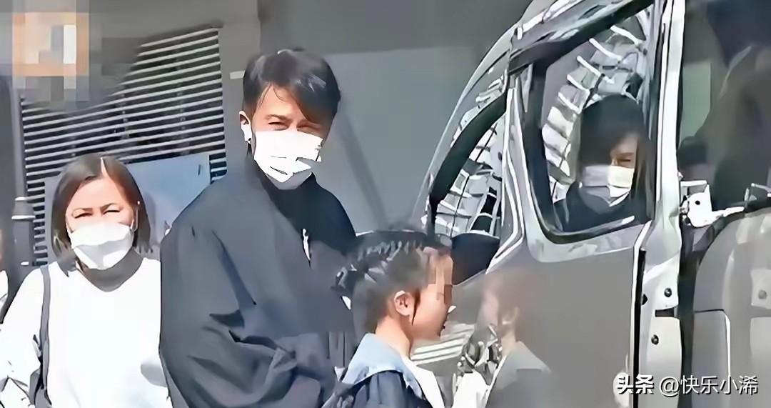 大家常说“女儿长相随爸爸”，按道理小糯米多少该继承点刘恺威的帅气基因，可从近照来