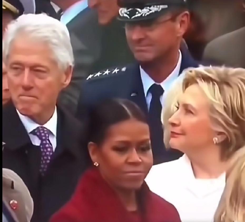 希拉里：
这男人真不让人省心啊。
克林顿：
我没办法为自己辩护，
我做的事不可原