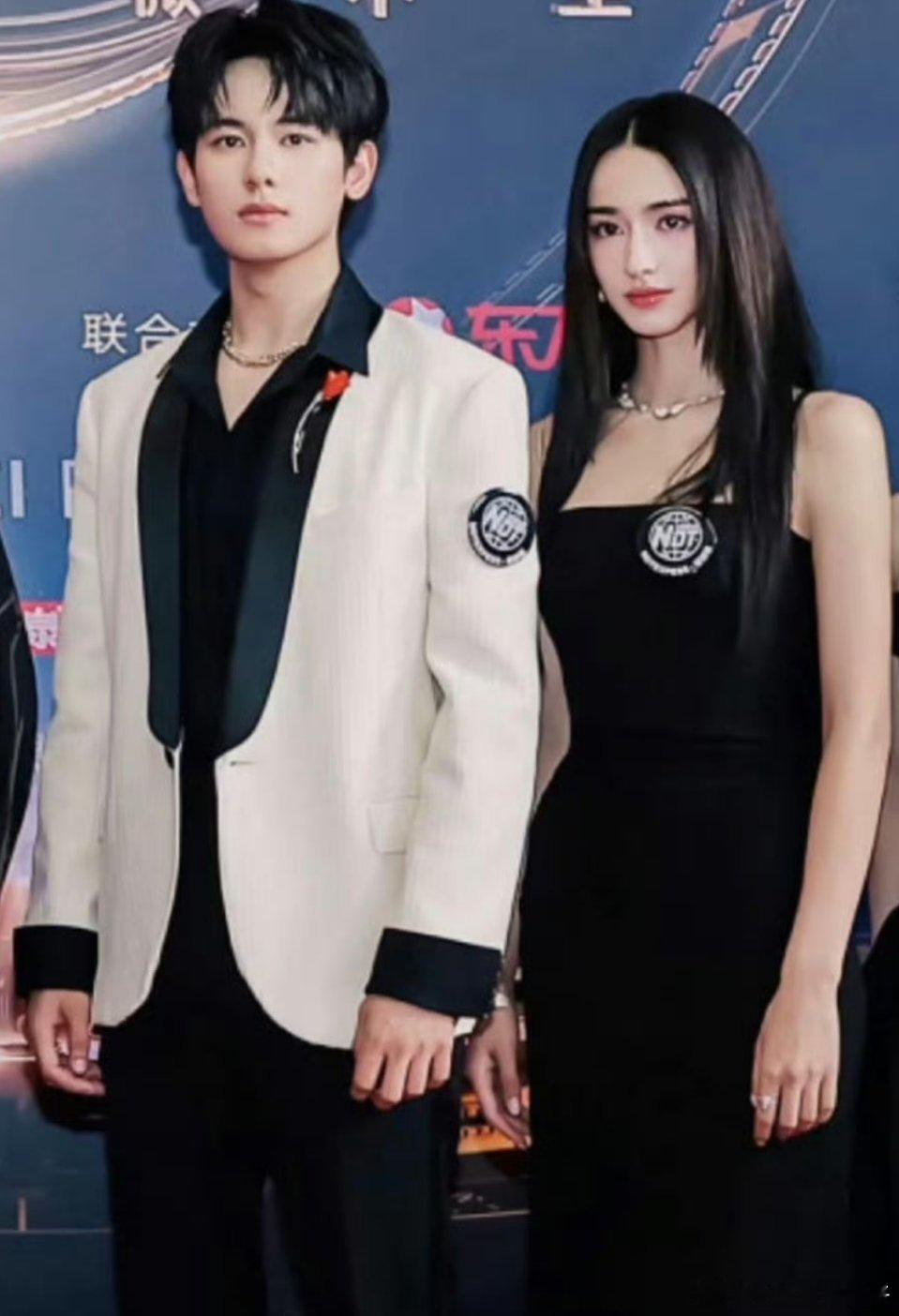 曝胡先煦李宛妲买房两个人看起来很般配哟[笑而不语] ​​​