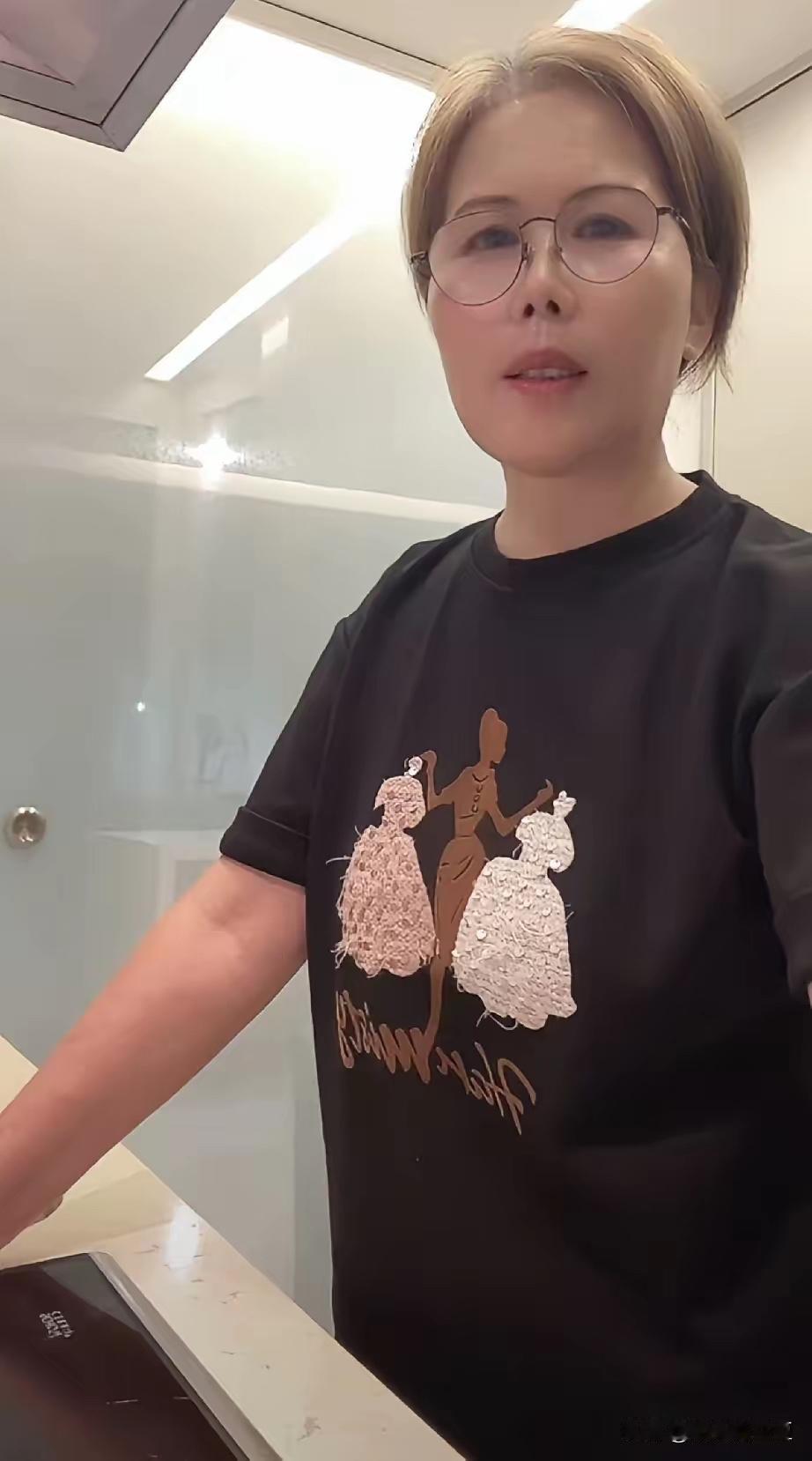 小杨阿姨做饭肯定很好吃了，孩子们那么多年，都是和孩子们一起，生活习惯都差不多了，