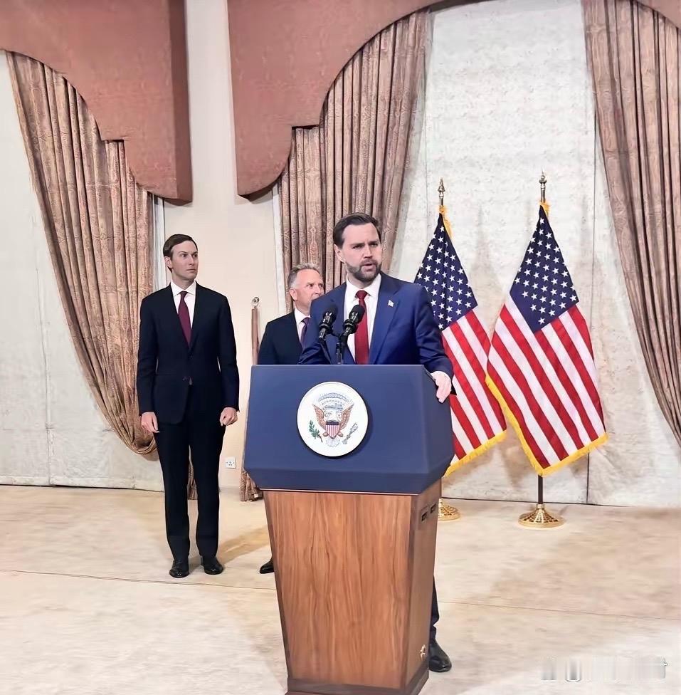 美伊谈判崩裂！美军火速封锁伊朗港口，双重封锁掐断伊朗命脉

伊朗怒怼美国 美伊干