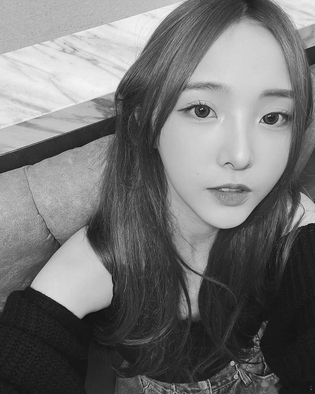 #硬糖少女303##郑乃馨# 今日份糖妹新鲜物料郑乃馨IG更新分享新照片一组从曝