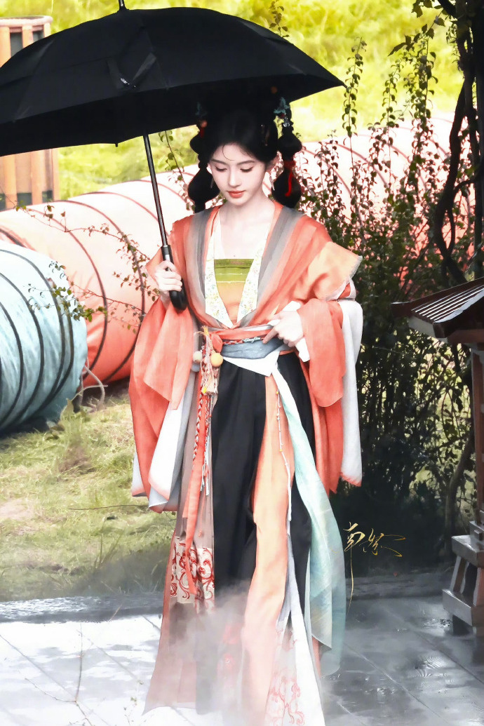 鞠婧祎《来战》橘色新皮肤路透 ​​​