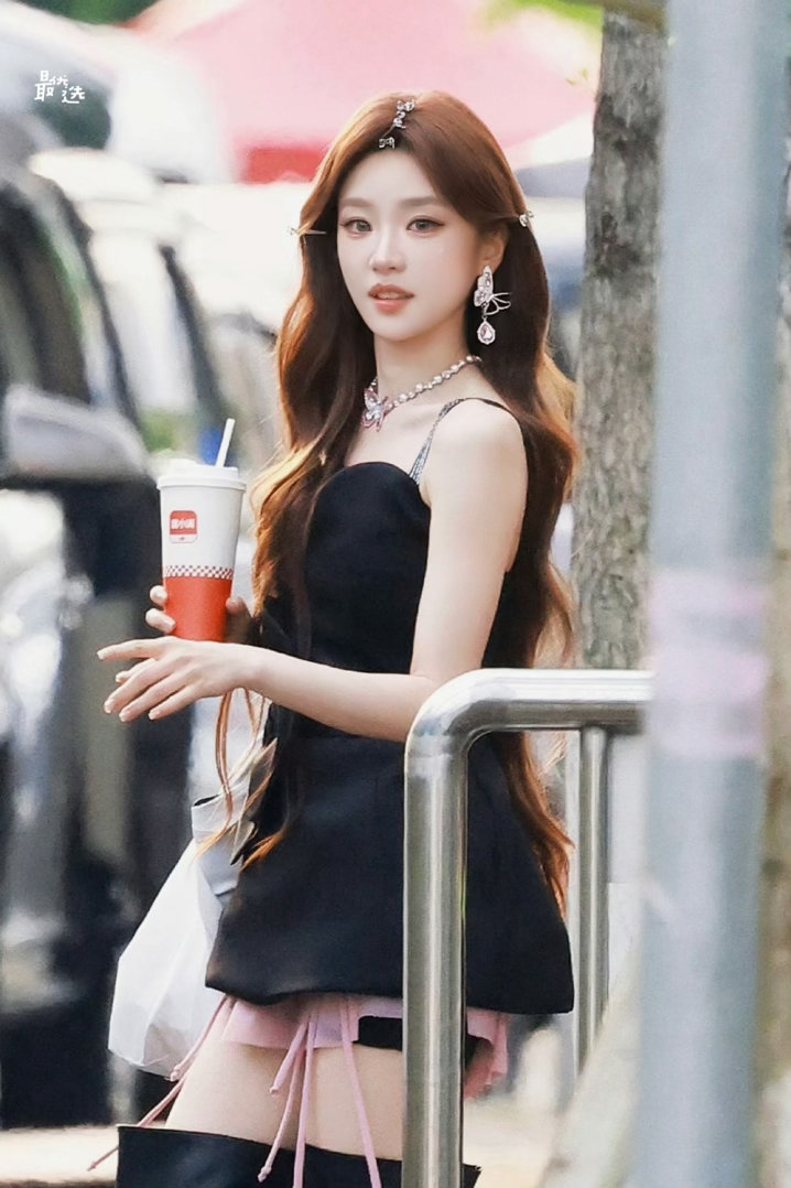 好美的两个人