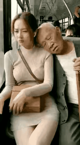 大爷你是装睡的吧