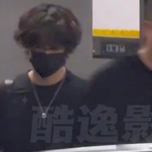 王一博卷毛上班王一博蓬松卷毛王一博蓬松卷毛，哈哈好看，[心][心] ​​​