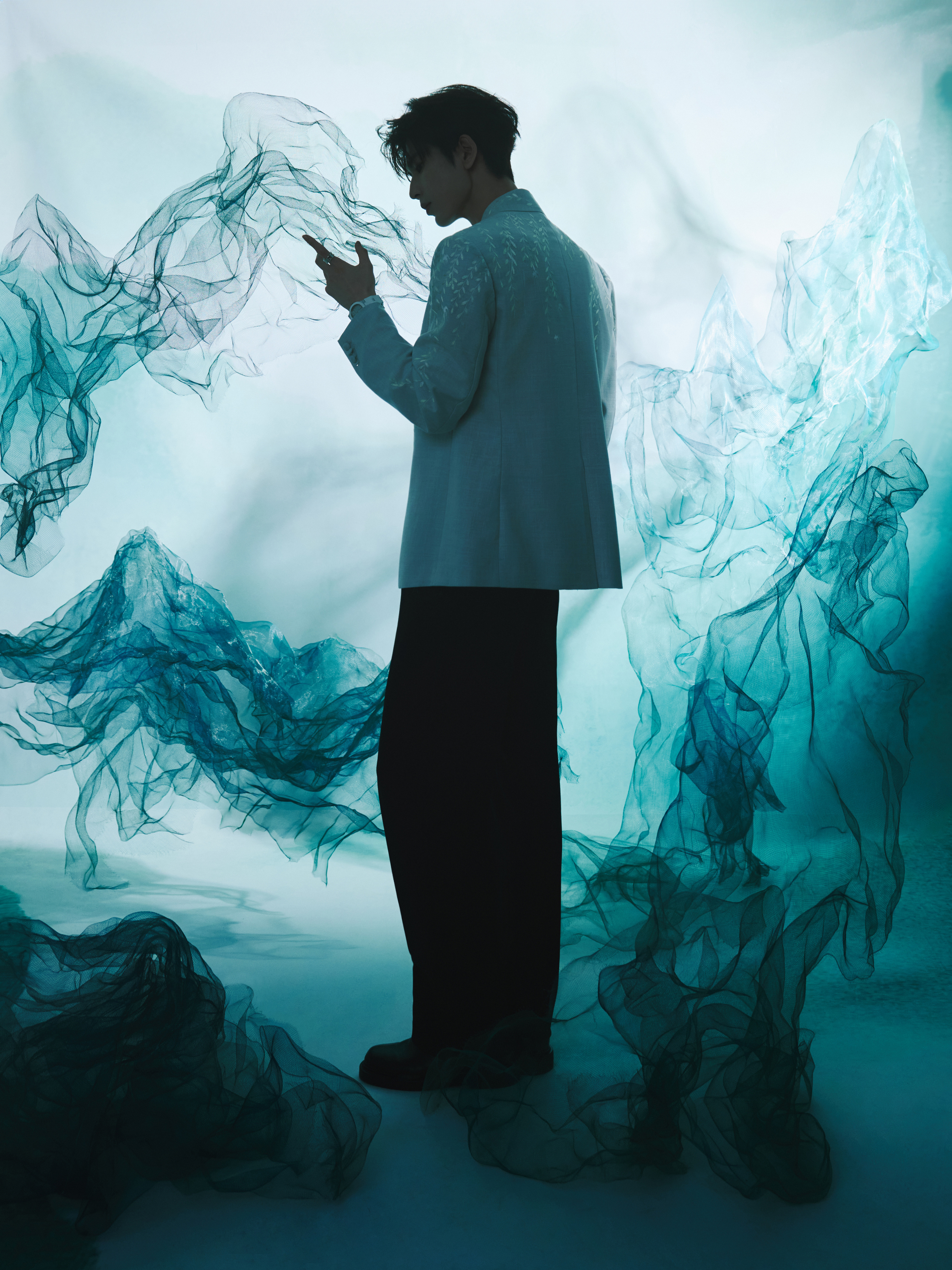 张凌赫✖️今日营业造型大片📷 张凌赫直播