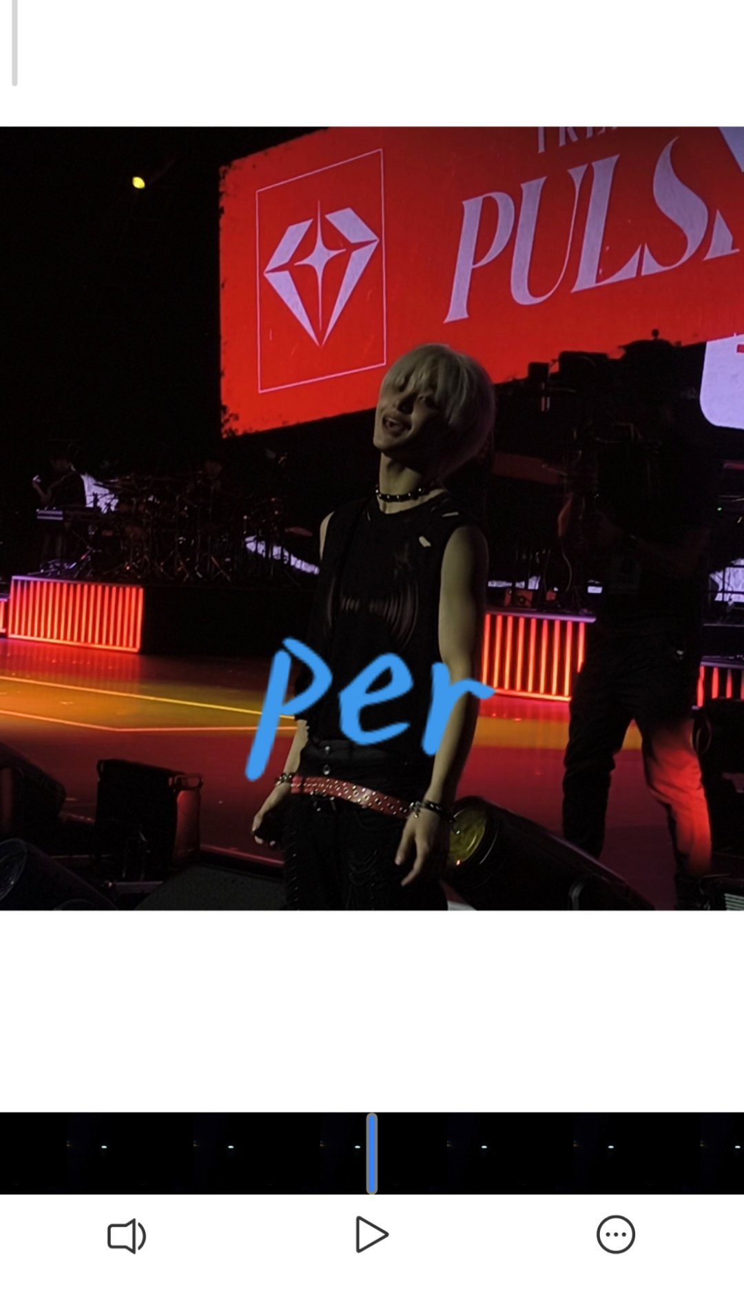 欧巴就这样没有一点点防备突然跳到音响这里来 就这样疯狂缩小杀了个措手不及 比在首