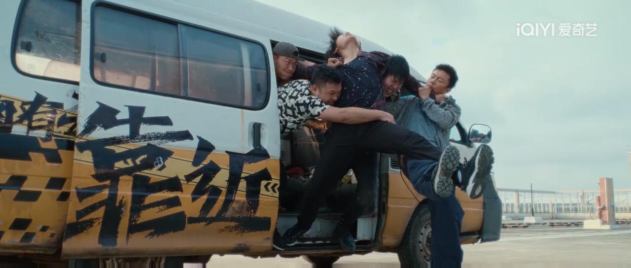 这个电影东北警察故事，这小姑娘真社牛啊！小姑娘：二婚呀，二婚挺好的，虽然你长得不