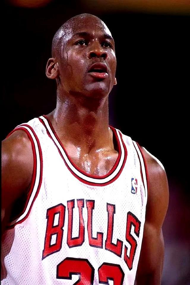 你别犟，麦迪的静态身体天赋，真的比乔丹要强出一截。
 
18岁选秀体测就钉死的数