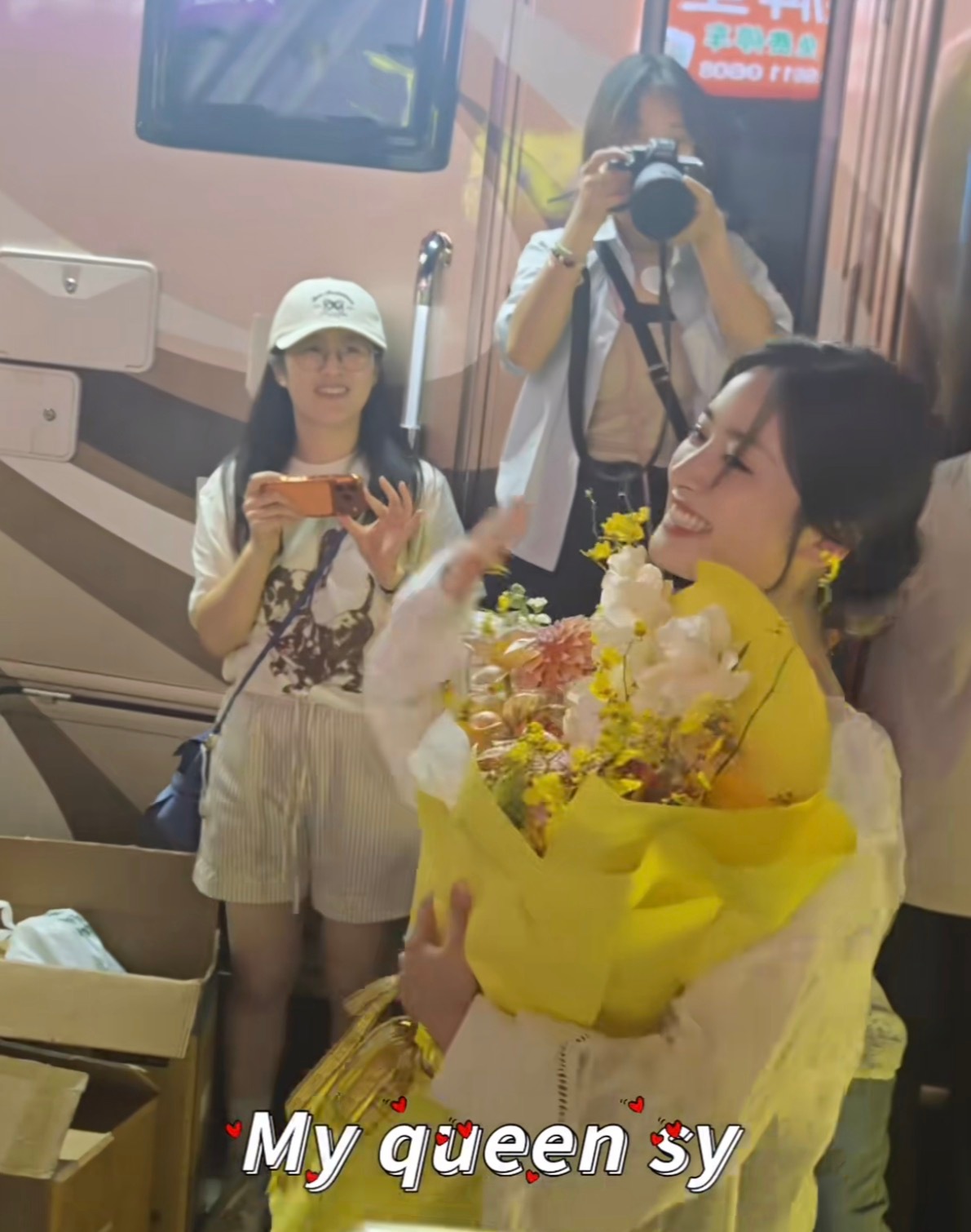 月室和小饼们都在看一位幸运公主