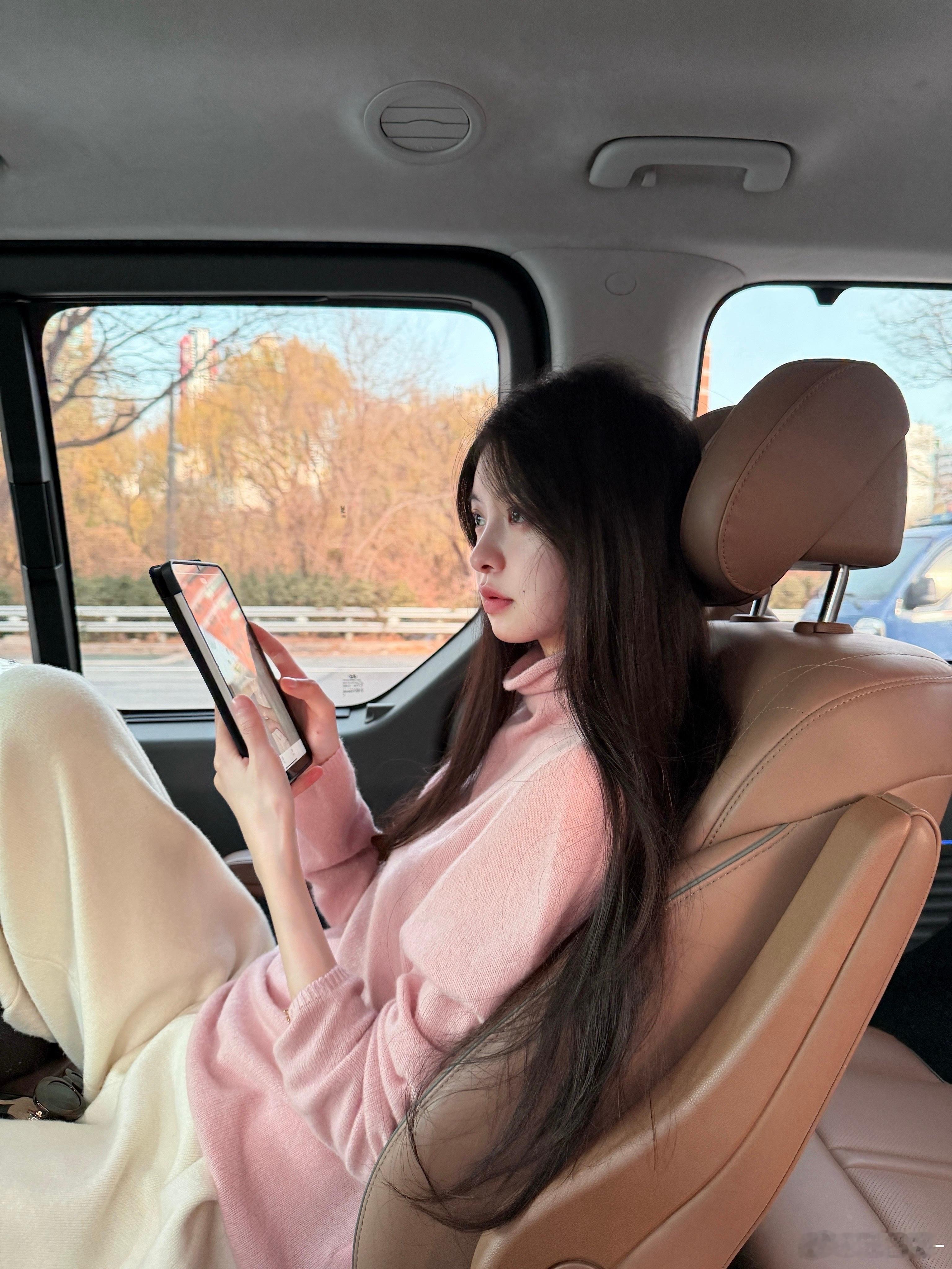 喜欢这次打底材质  蓬松柔软的毛绒感 