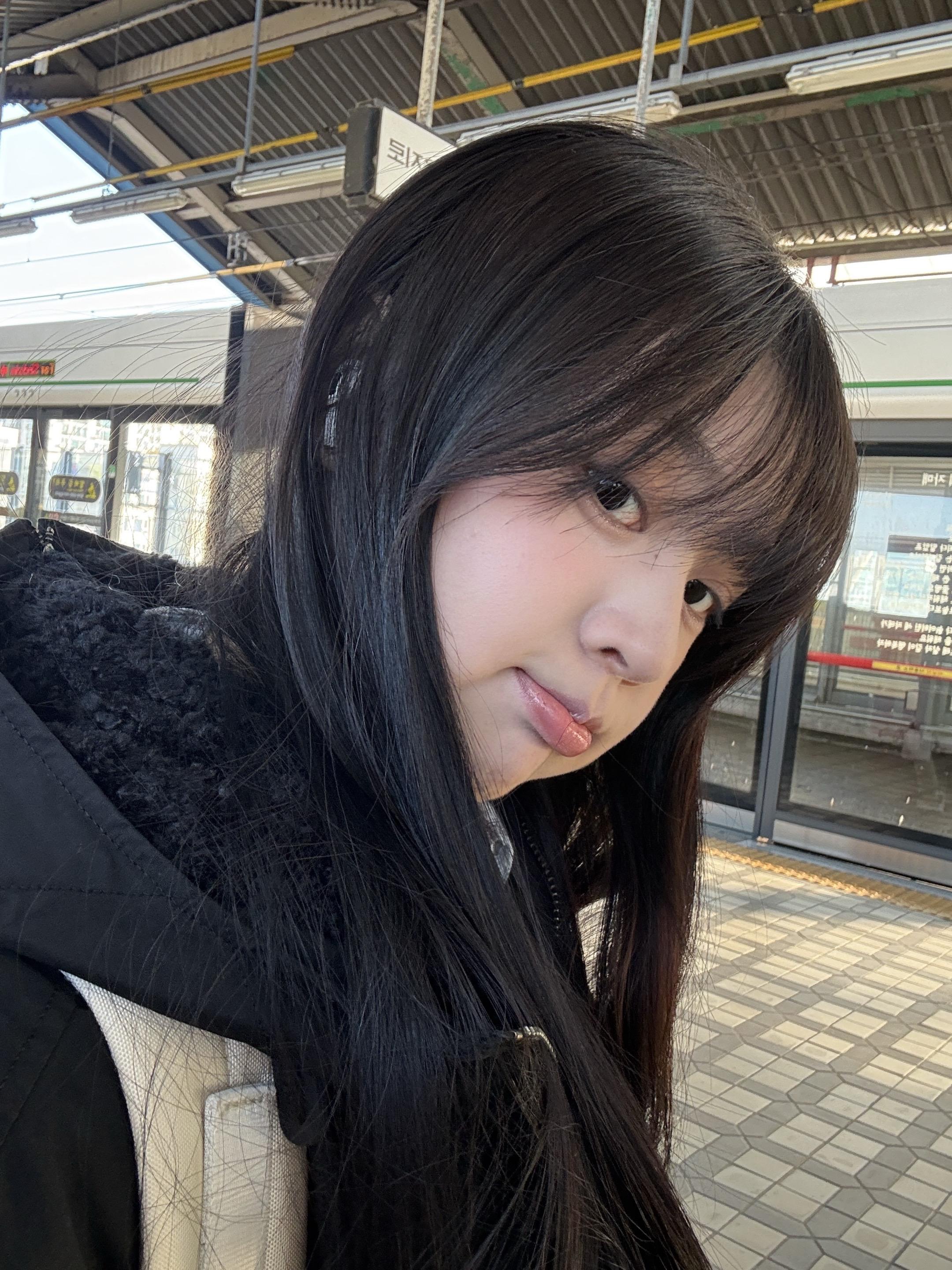 行 ，你去和她聊吧，有不会的字问我