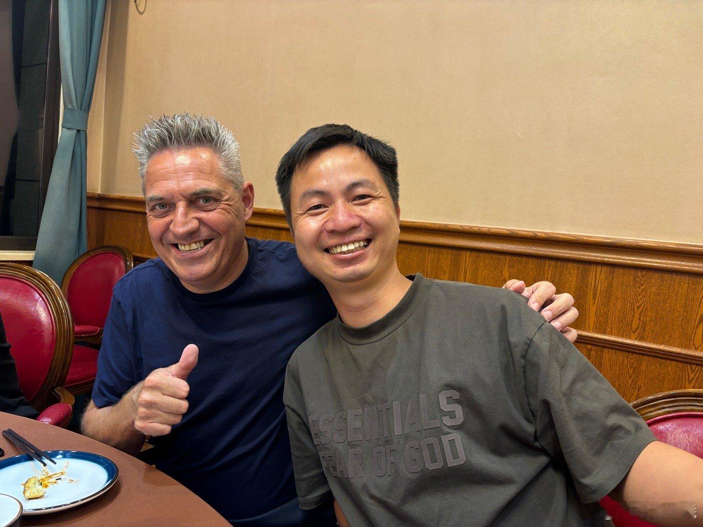 晚上和埃芬博格队友，沃尔沃斯堡一线队教练马可吃个饭…取下经…现在德国也开放了参赛