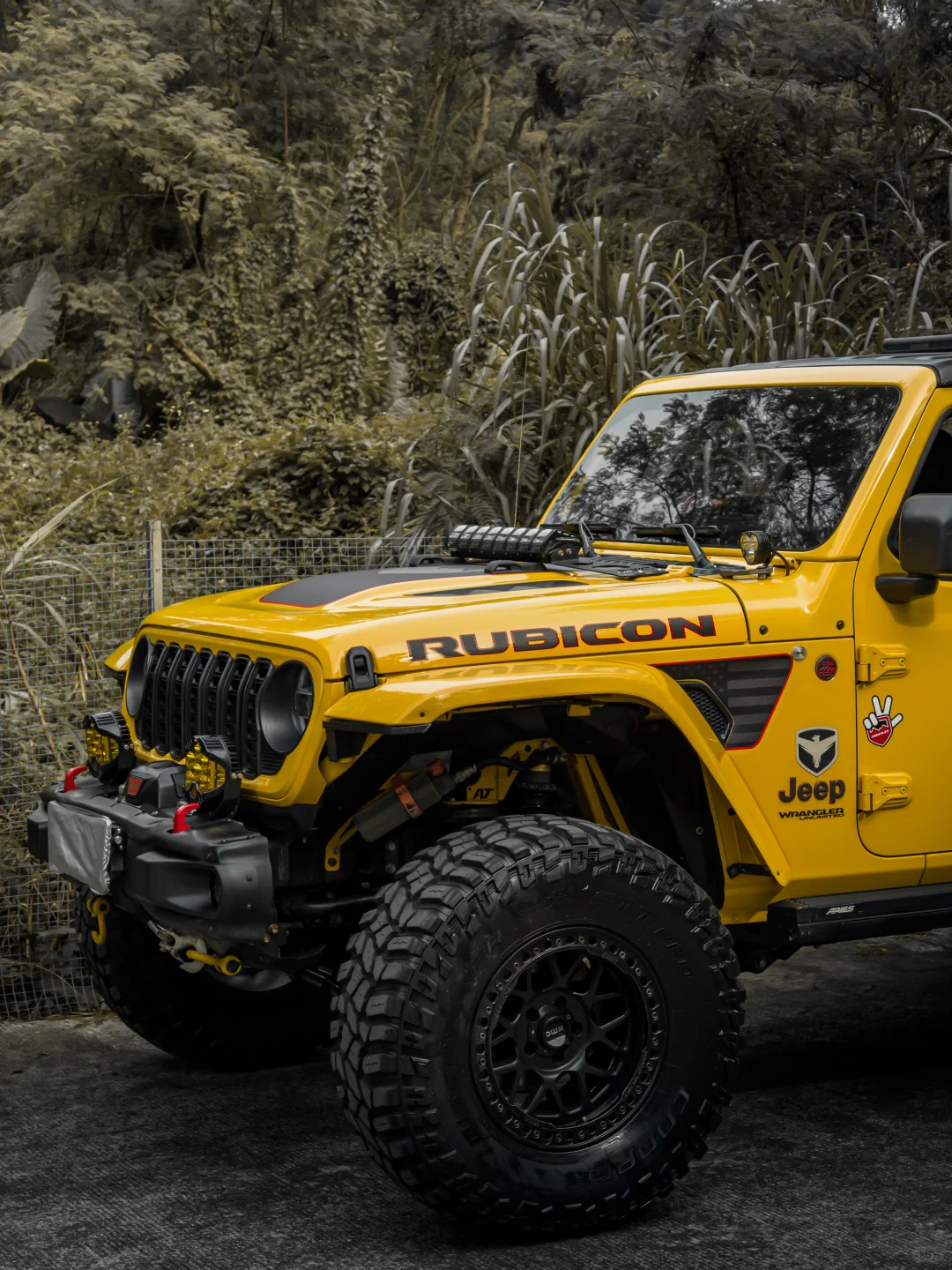 汽车大V聊车  镜头里的牧马人今天这台晚霞黄牧马人真的很帅，很吸睛走在路上回头率