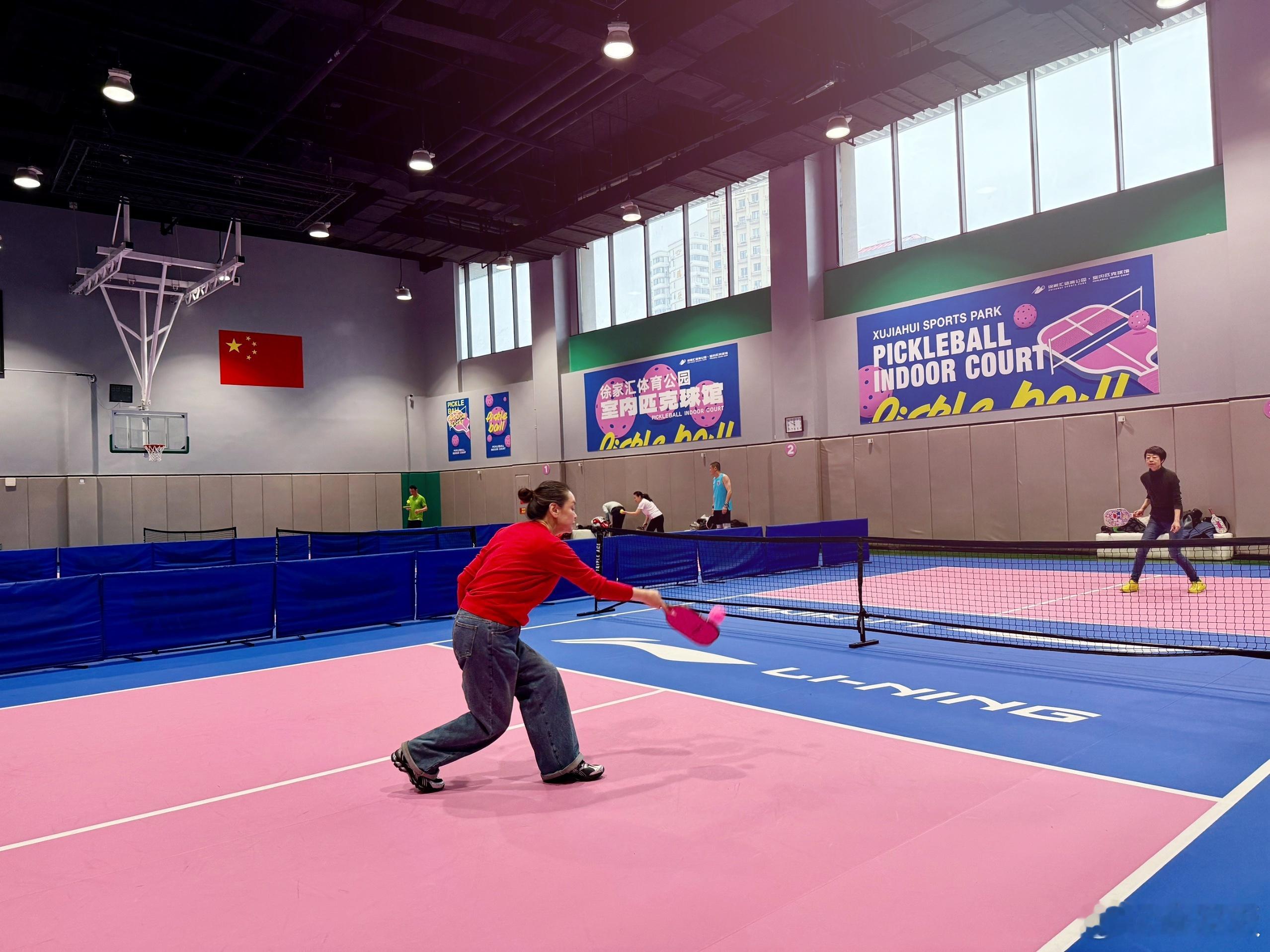 纠集了三名队友年假结束第一场球。很舒服的室内场，打出一身汗。女友准备了自己手打的