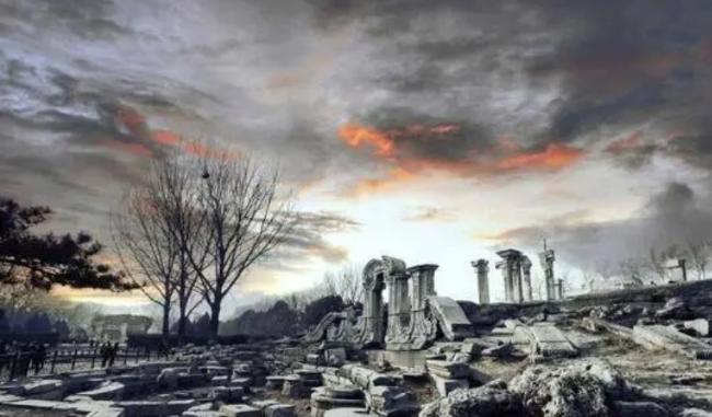 很多人一直都以为圆明园是八国联军烧的，其实不是，真正烧它的是1860年的英法联军