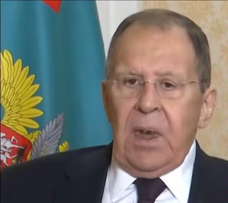 俄外长拉夫罗夫表示，美国向俄罗斯承诺，将协助促成领土移交，并且乌克兰不会加入北约