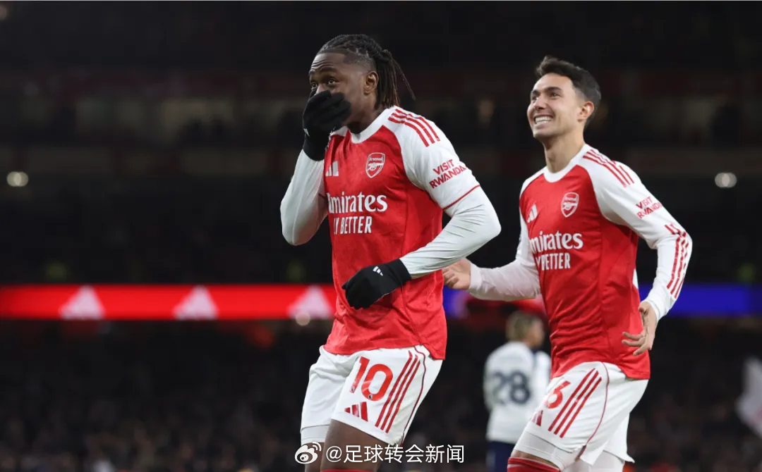 Opta统计，埃泽是第4个在北伦敦德比中完成帽子戏法的球员，其他三名球员分别是在