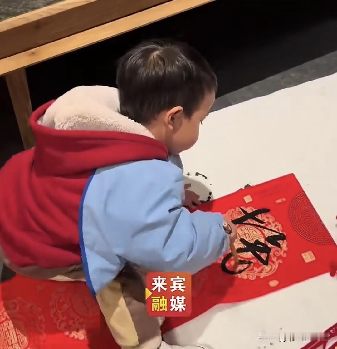 请问书法专家
李明同学的叫“江湖体”，这个叫什么体？