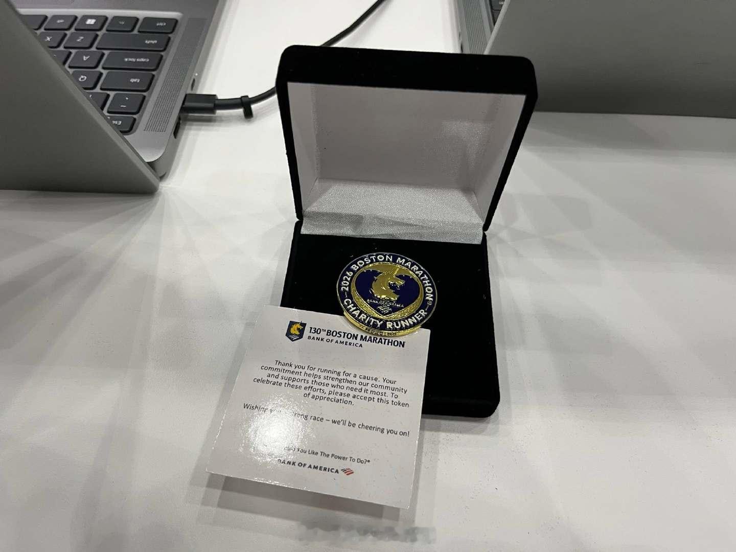 2026波士顿马拉松的官方合作慈善机构的慈善跑者是可以在EXPO领取一枚徽章的。