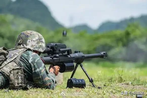 实拍我国自动榴弹发射器开火